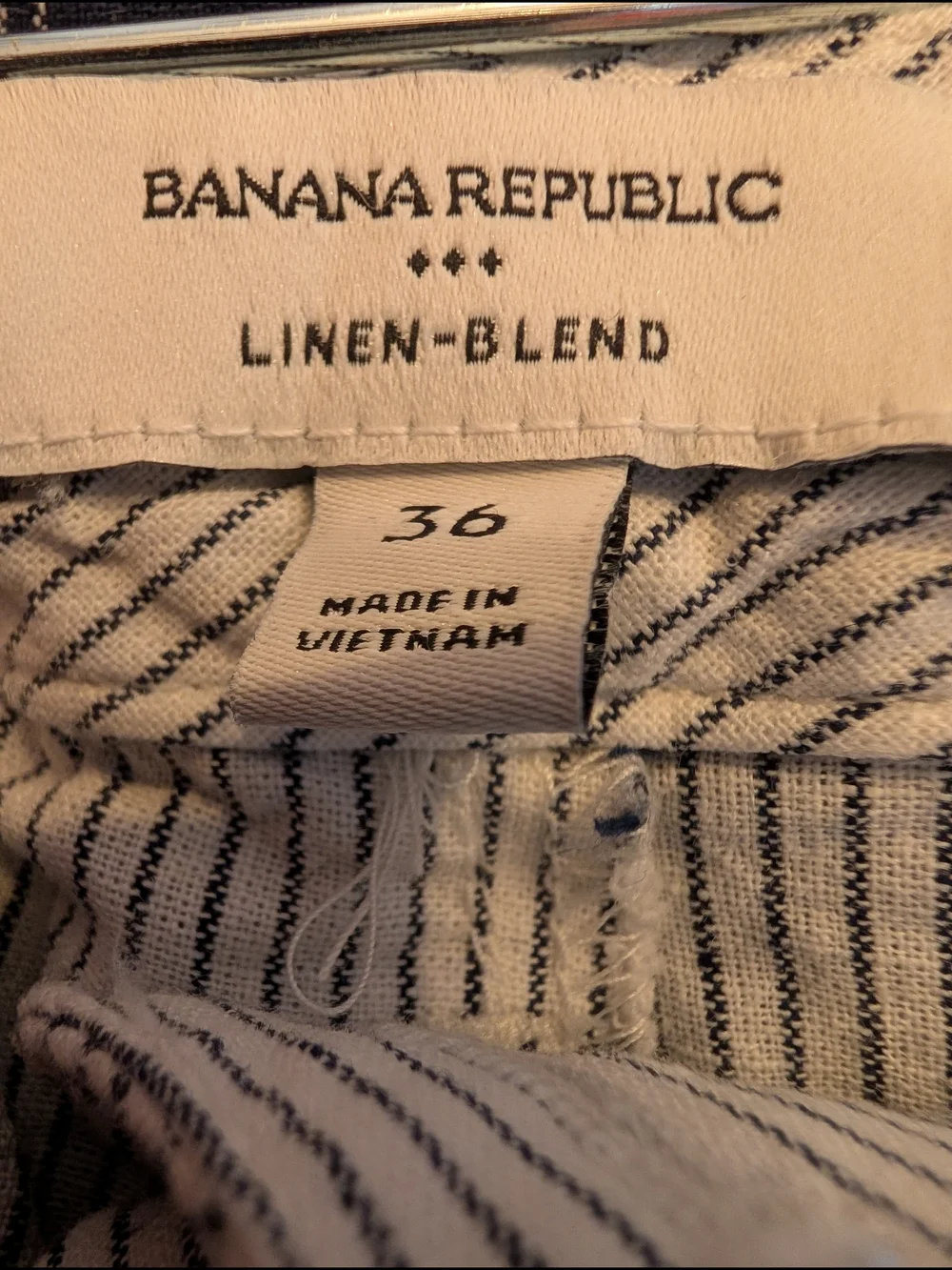 Banana Republic Men's XL White Pinstripe Shorts